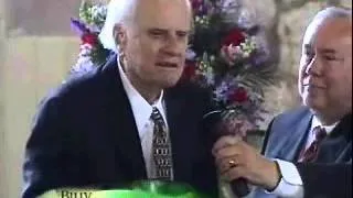 Billy Graham speaking at the funeral of his wife, Ruth Bell Graham