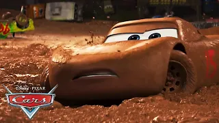 Rayo McQueen Queda Atrapado en una Situación Difícil | Pixar Cars