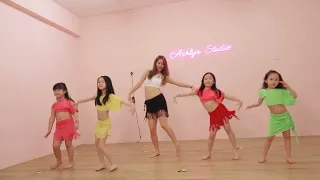 Belly Dance kids [Nancy Ajram - Ma Tegi Hena] Dance cover ft. Ashlyn Tang