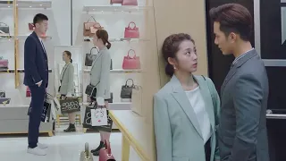 The boss took Cinderella crazy shopping, she avoids the CEO, but he is pressed against the wall