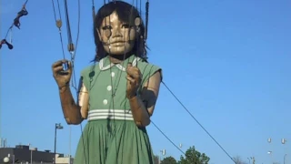 Royal de Luxe in Montreal 2017 (she dances)