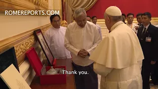 Pope Francis suprises with his gift to President of Myanmar