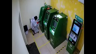 Взломщикам не удалось ограбить банкомат