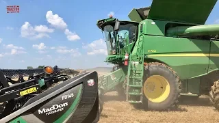 2019 John Deere S790 Combine Harvesting 45ft of Wheat