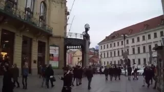 Тульский шарманщик играет на самодельной электронной шарманке в Праге!!! декабрь 2015 год.