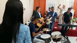 Medley Depois do culto, Quem me ver cantando, Nem adiantou e Olha eu aqui