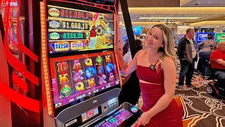 Gorgeous Woman Wins Big In The Casino On DRAGON TRAIN!