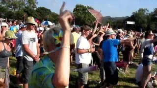 Snoop Dogg @ Glastonbury 2010 - Jump Around