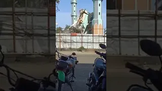 masjid Raya Mamuju Roboh memakn korban sebanyak 3 orang 😭