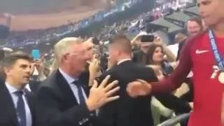 Sir Alex Ferguson saluda a Cristiano Ronaldo y a Nani (Euro 2016)