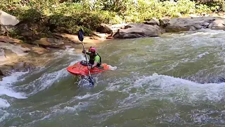 Wave Raider Titan Kayak Freestyle (Slow Motion)
