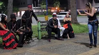 TESTE SOCIAL ( REAÇÃO DAS PESSOAS AO VÊ UM MACUMBEIRO NA RUA) 😱