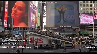 Eggman makes his announcement on the Times Square