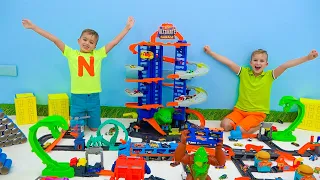 Vlad und Niki spielen Autowaschanlage und bauen Hot Wheels City