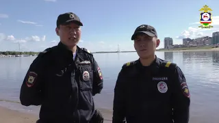В Якутске полицейские спасли утопающую женщину