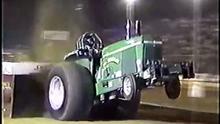 2000 American Tractor Pulling Association: Owensboro, Kentucky 5,700 Super Stock tractors