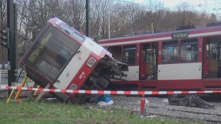 Straßenbahn entgleist - 10 Verletzte in Düsseldorf-Bilk am 28.11.2014 + O-Ton
