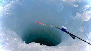 ЗИМНЯЯ РЫБАЛКА НА РЕКЕ. ЛОВЛЯ НА БЕЗМОТЫЛКУ.