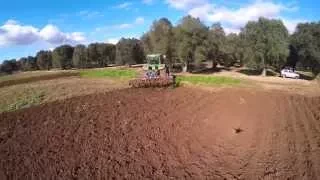 Drone riprese aere durante la preparazione del terreno per la coltivazione del grano