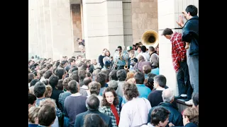 Impromptu performance in front of the Khreschatyk Hotel in Kyiv, Ukraine, May 26, 1990