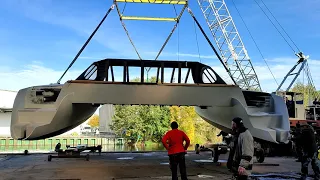 02.  Building 15m carbon-fibre performance catamaran - "CarbonBee"