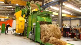 Hay/ haylage bale breaker and rebaling system