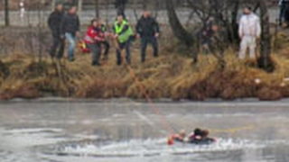 Einsatz der Feuerwehr Höchst. Kind im Eis eingebrochen 01.02.2017