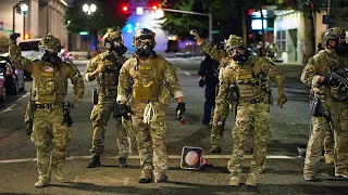 Portland: Federal officers crack down on George Floyd protesters