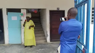 Vivant témoignage, Jésus-Christ n'a pas changé car Il guérit encore comme Il a fait pour cette sœur.