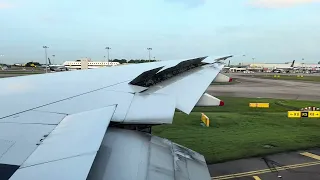 Singapore Airlines Boeing 777 Morning Take-off