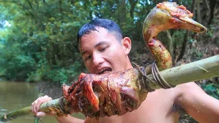 Primitive Technology: Find Duck & Cooking Duck in River With Waterwheel