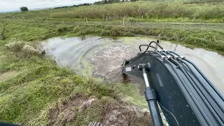LIMPANDO TANQUE DE PEIXE 🐟 Escavadeira hidráulica op iago