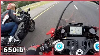 Aprilia RSV4 1100 Factory WALKS Ducati Panigale V4 R!