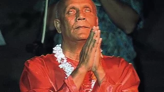 Sri Chinmoy meditates #5