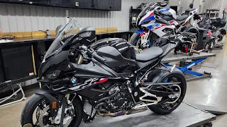 Unboxing 2023 BMW S1000RR Blackstone metallic and comparing it with the 2022 BMW S1000RR.