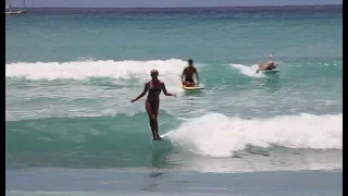 Longboard / Haley Otto Dancing at Queens in Waikiki - Freesurf Magazine