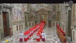 Conclave, la processione dei cardinali dalla cappella Paolina alla Sistina