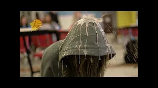 Briga de faculdade ou escola.   Hora do filme,música tem de tudo aqui