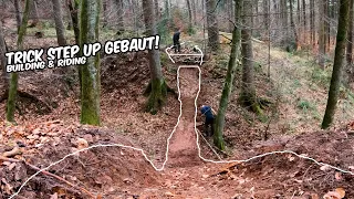 MTB Trail Building xxl | Step up und mini Hip gebaut! | Building & Riding #19 // TrailTracer