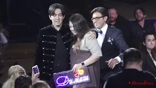 Dimash Kudaibergen Viktoriya award backstage // Димаш Кудайберген премия Виктория фото с фанаткой