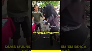 Flagrante: duas mulheres se envolvem em briga no centro de Canindé