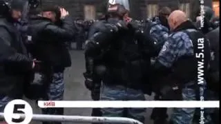 Ukraine today - Last news - Kiev - Maidan Nezalezhnosti.   Сутички під Кабміном  25.11.2013