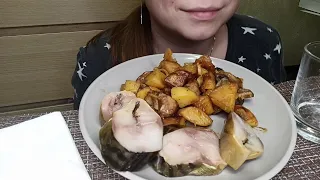 КОПЧЕНАЯ СКУМБРИЯ С КАРТОШКОЙ  И ПИВОМ МУКБАНГ