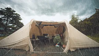 Struggling with a muddy ground during our rainy camping 🌧️ Sound of rain 🔥Delicious grilled pork bel