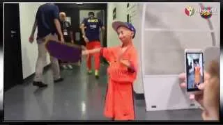 AllSports Daily fix (Barcelona players show little girl some love)