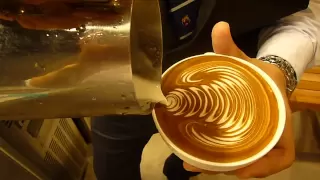 Latte art : rosetta            Corea Coffee Belt