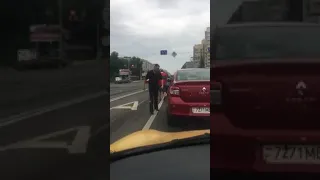 Дорожный конфликт двух водителей в Минске