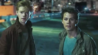 Dylan O'Brien Does INTENSE Stunt In Maze Runner Deleted Scene