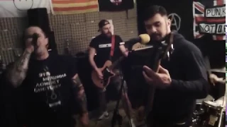 Brigadir (Anarcho Oi Sankt Petersburg (RUS)) Яппи скам! (Yuppie Scum) live @ Hof 2017