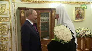 Президент Владимир Путин поздравил Патриарха Кирилла с тринадцатой годовщиной интронизации.